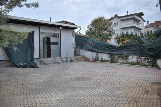 Storey for rent near the Sauk roundabout in Tirana.
It is located on Bektash Berberi street near th
